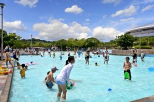 神戸総合運動公園 ちゃぷちゃぷ池 無料開放 夏休み 水遊び